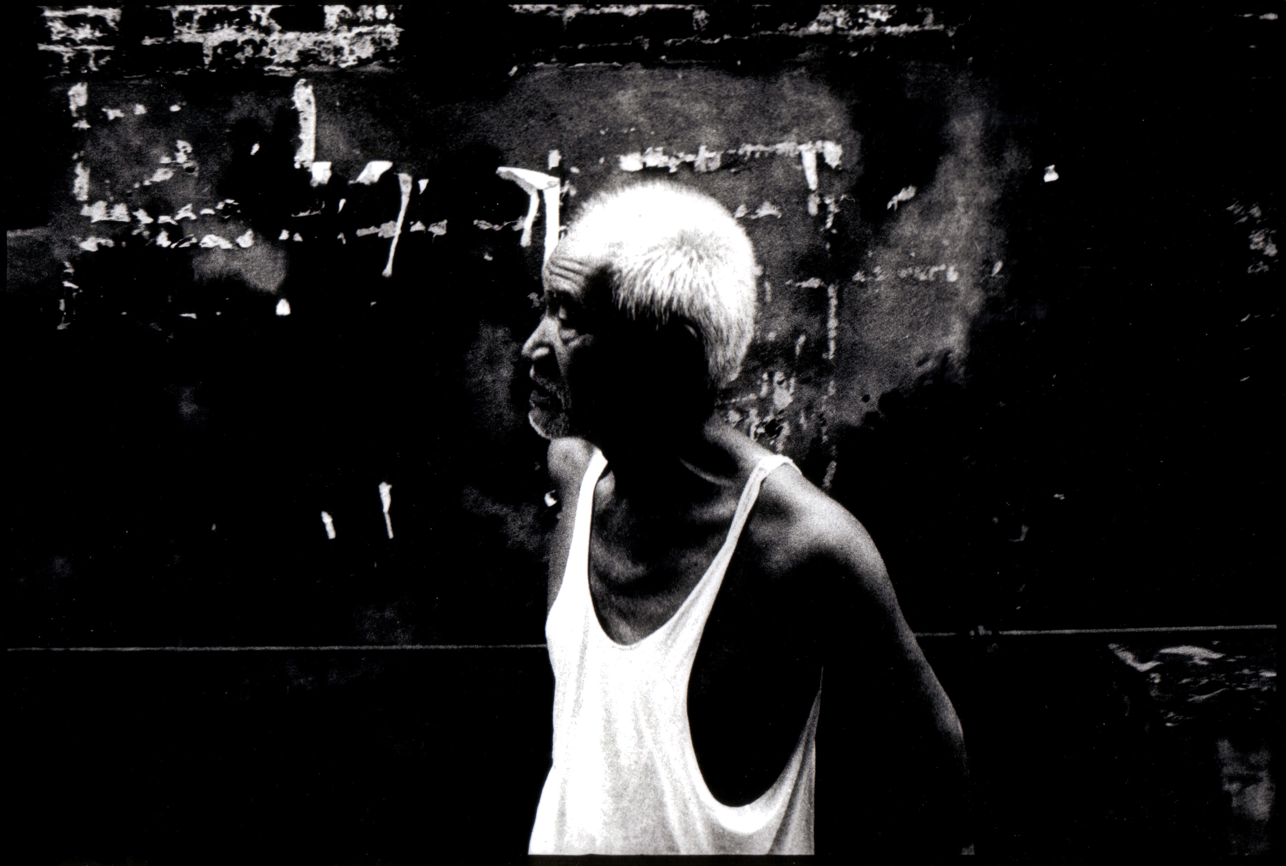 THE ESCAPE (CHINESE REQUIEM)